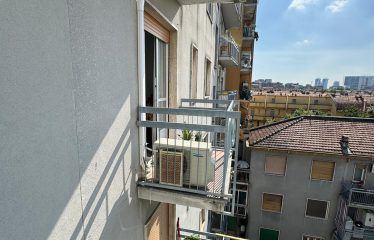 VENDITA: AMPIO QUADRILOCALE CON 3 BALCONI, VIA GIAMBELLINO 128, MILANO
